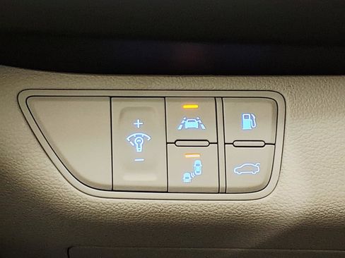 Used 2019 Genesis G70 2.0T Sport image 22