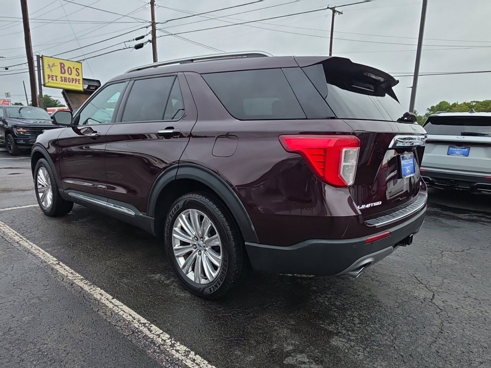 Used 2022 Ford Explorer Limited w/ Limited Technology Package AWD/4WD image 8