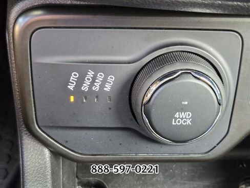 Used 2023 Jeep Renegade Latitude AWD/4WD image 24