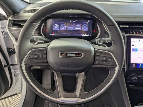 New 2025 Jeep Grand Cherokee Limited w/ Black Appearance Package RWD image 18