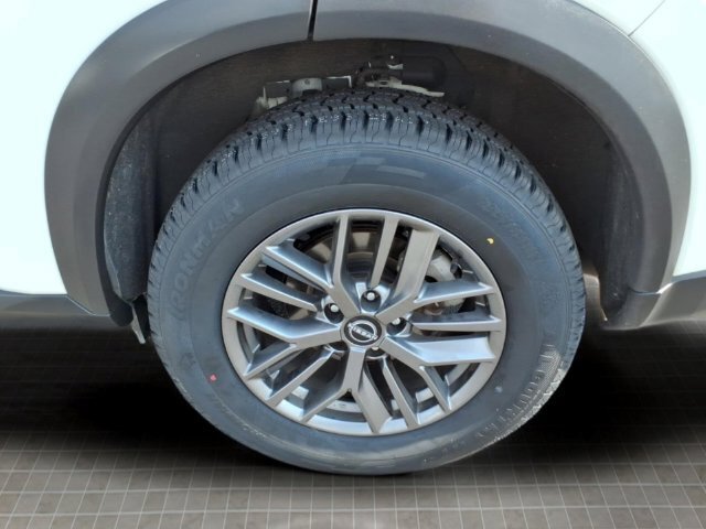Used 2024 Nissan Rogue S AWD/4WD image 14