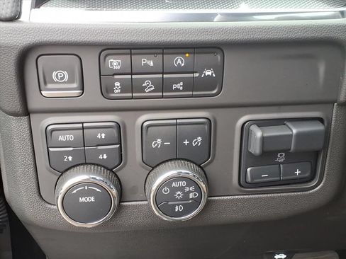 Used 2025 Chevrolet Tahoe RST w/ Comfort Package AWD/4WD image 8
