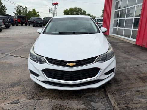 Used 2018 Chevrolet Cruze LS FWD image 3