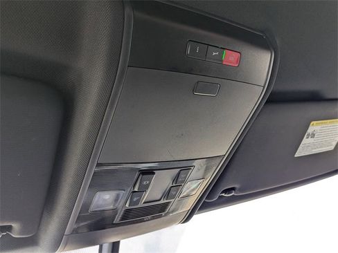 Used 2022 Volkswagen Atlas Cross Sport SE image 21