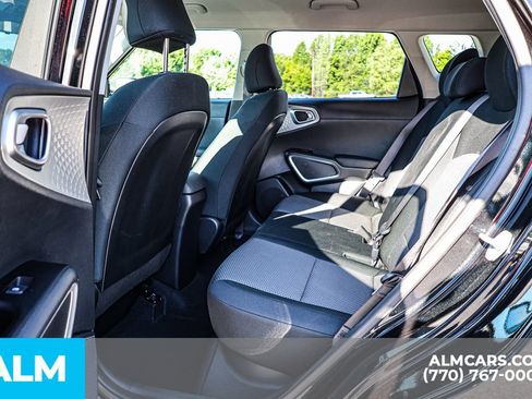 Used 2025 Kia Soul LX w/ LX Technology Package FWD image 19