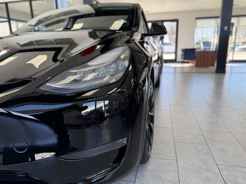 Used 2021 Tesla Model Y Long Range image 9