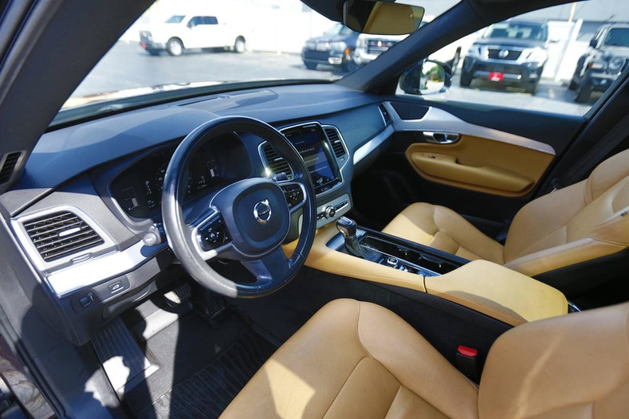 Used 2018 Volvo XC90 T5 Momentum w/ Convenience Package AWD/4WD image 4