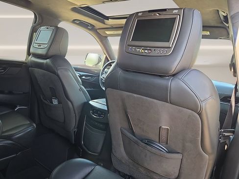 Used 2018 Cadillac Escalade Platinum AWD/4WD image 11