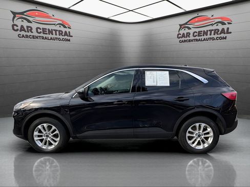 Used 2020 Ford Escape SE image 2