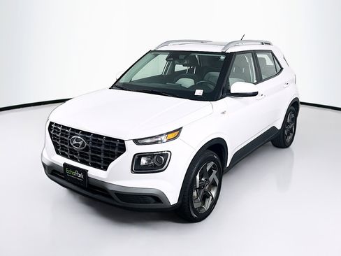 Used 2025 Hyundai Venue SEL FWD image 3