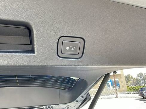 Used 2025 Chevrolet Traverse LT image 31