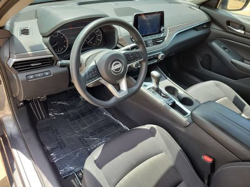 Used 2025 Nissan Altima 2.5 SV FWD image 14