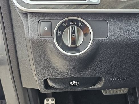 Used 2014 Mercedes-Benz E 350 Sedan image 28