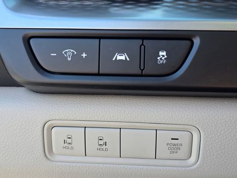 Used 2024 Kia Carnival LX FWD image 27