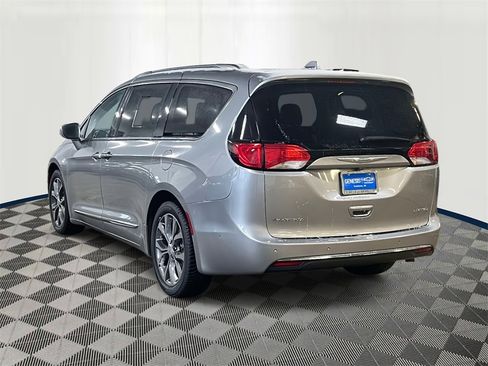 Used 2017 Chrysler Pacifica Limited w/ Advanced Safetytec Group image 3
