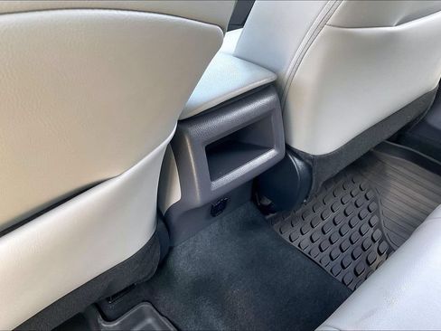 Used 2023 Toyota Camry SE FWD image 10
