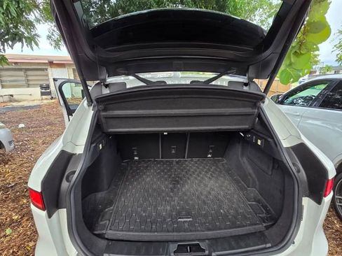 Used 2017 Jaguar F-PACE R-Sport image 7