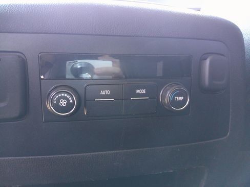 Used 2017 Chevrolet Suburban LT image 32