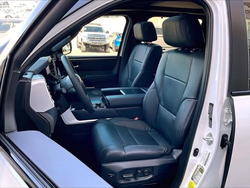 Used 2025 Toyota Tundra Platinum image 9