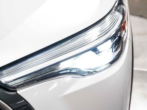 Certified 2023 Toyota Corolla Cross XLE w/ Convenience Package FWD image 8