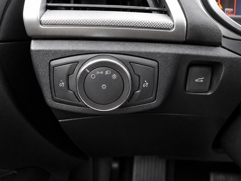 Used 2020 Ford Fusion SE FWD image 28