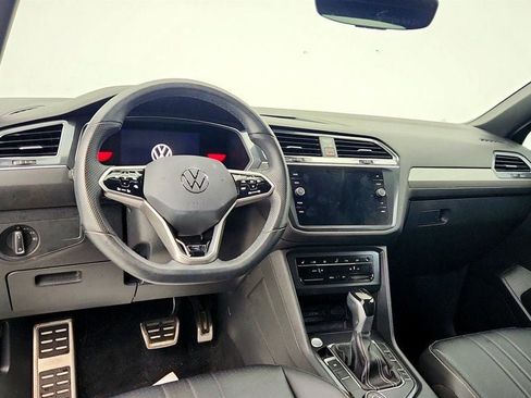 Used 2022 Volkswagen Tiguan SE R-Line image 12