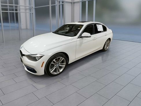 Used 2017 BMW 330i xDrive 330i xDrive image 4