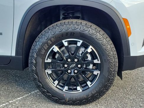 New 2026 Chevrolet Traverse Z71 w/ Enhanced Driving Package AWD/4WD image 5