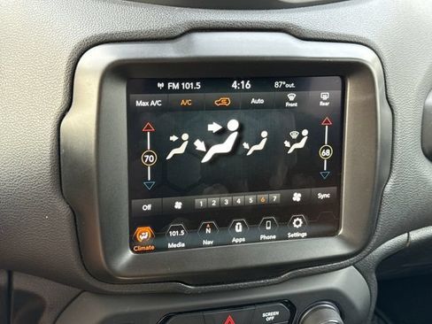 Used 2023 Jeep Renegade Latitude AWD/4WD image 25