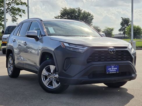 Used 2025 Toyota RAV4 XLE w/ Convenience Package FWD image 2