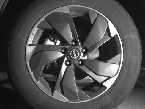 Used 2025 Nissan Rogue SV image 12