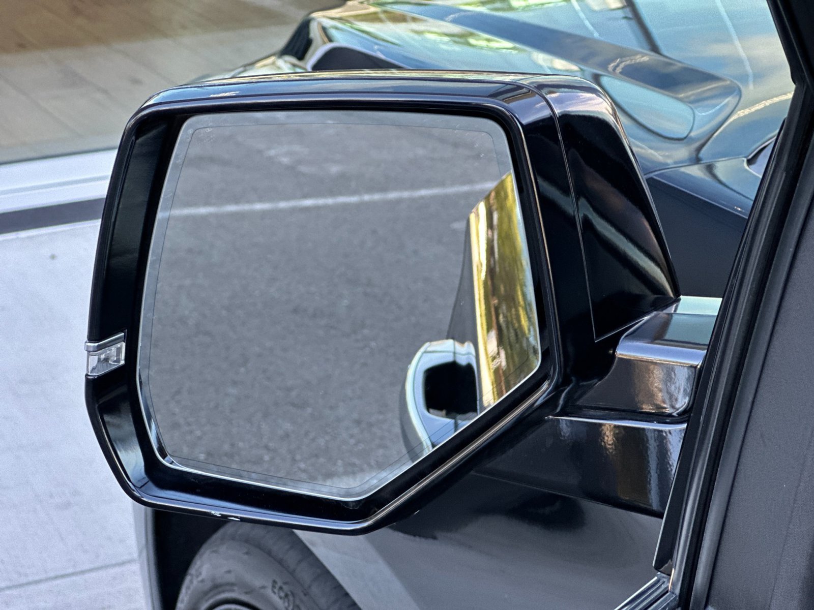 Used 2016 Cadillac Escalade 2WD image 9