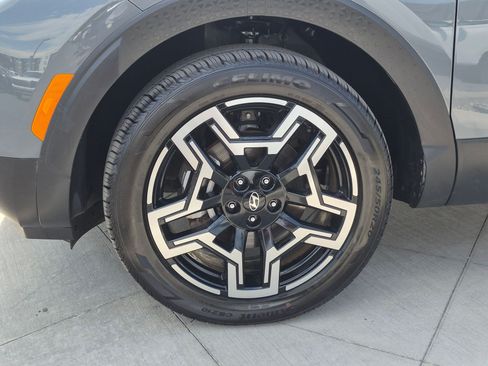 Certified 2025 Hyundai Santa Cruz Limited AWD/4WD image 13