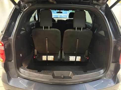 Used 2017 Ford Explorer XLT w/ Equipment Group 201A AWD/4WD image 21