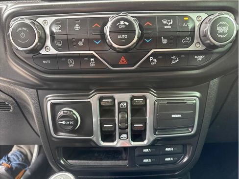 Used 2018 Jeep Wrangler Unlimited Sport S AWD/4WD image 36