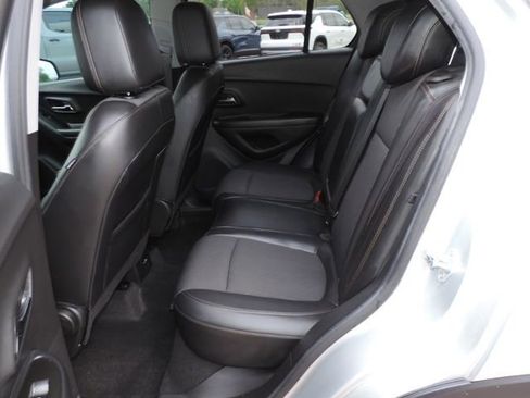 Used 2022 Chevrolet Trax LT w/ LT Convenience Package FWD image 21