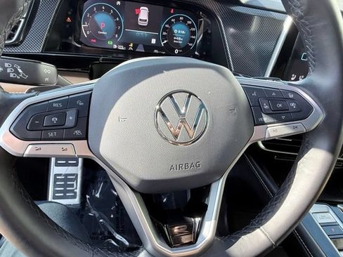 Used 2025 Volkswagen Atlas Cross Sport SEL R-Line AWD/4WD image 15