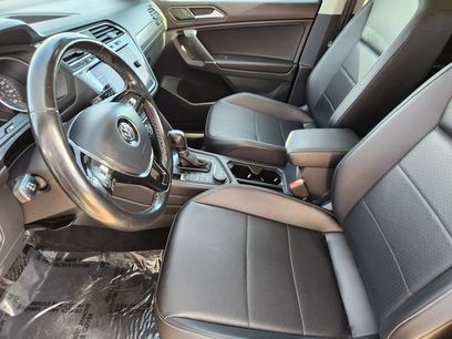 Used 2018 Volkswagen Tiguan SE w/ Panoramic Sunroof Package