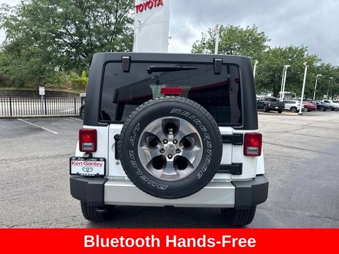 Used 2018 Jeep Wrangler Unlimited Sahara w/ Connectivity Group AWD/4WD image 6