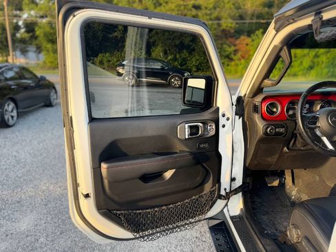 Used 2018 Jeep Wrangler Unlimited Rubicon AWD/4WD image 7