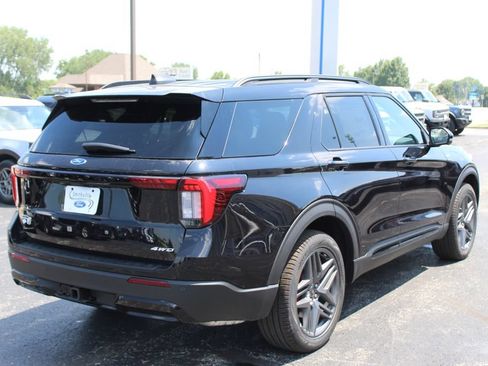 New 2026 Ford Explorer ST-Line w/ ST-Line Street Pack AWD/4WD image 6