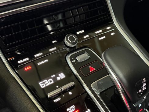 Used 2021 Porsche Panamera image 19