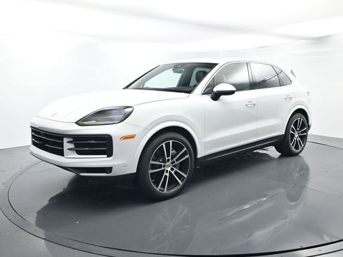 Certified 2024 Porsche Cayenne AWD/4WD image 1