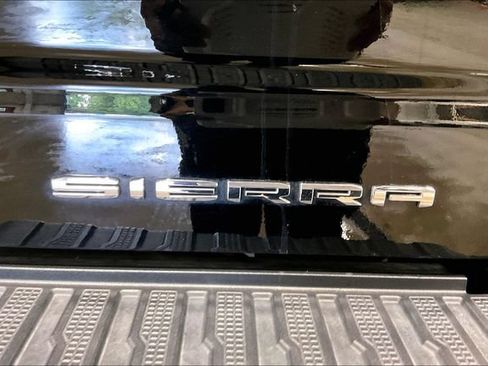 Used 2024 GMC Sierra 1500 Denali w/ Technology Package AWD/4WD image 8