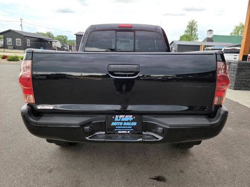Used 2013 Toyota Tacoma 4x4 Access Cab w/ Convenience Pkg image 5