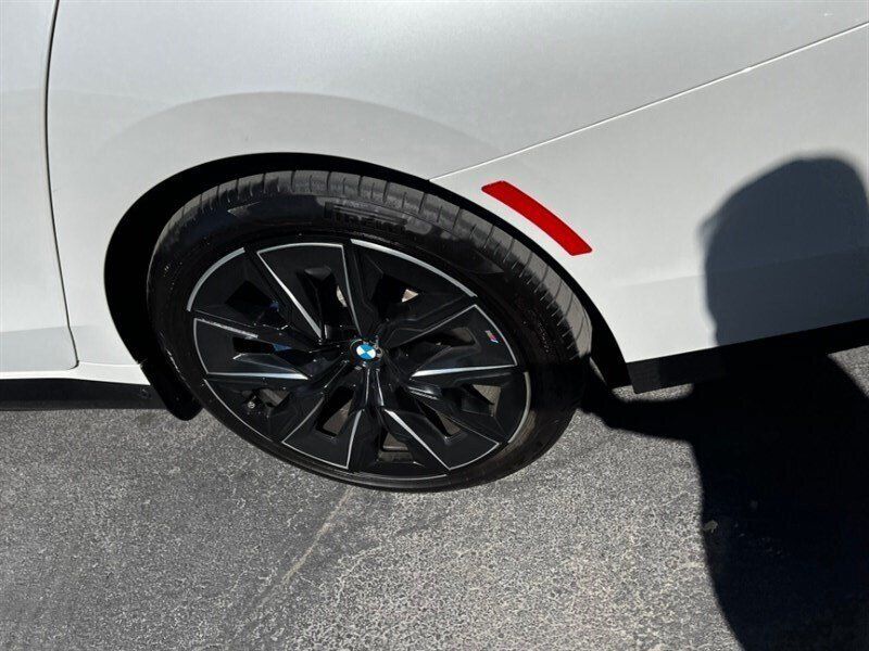 Used 2024 BMW i7 M70 AWD/4WD image 13