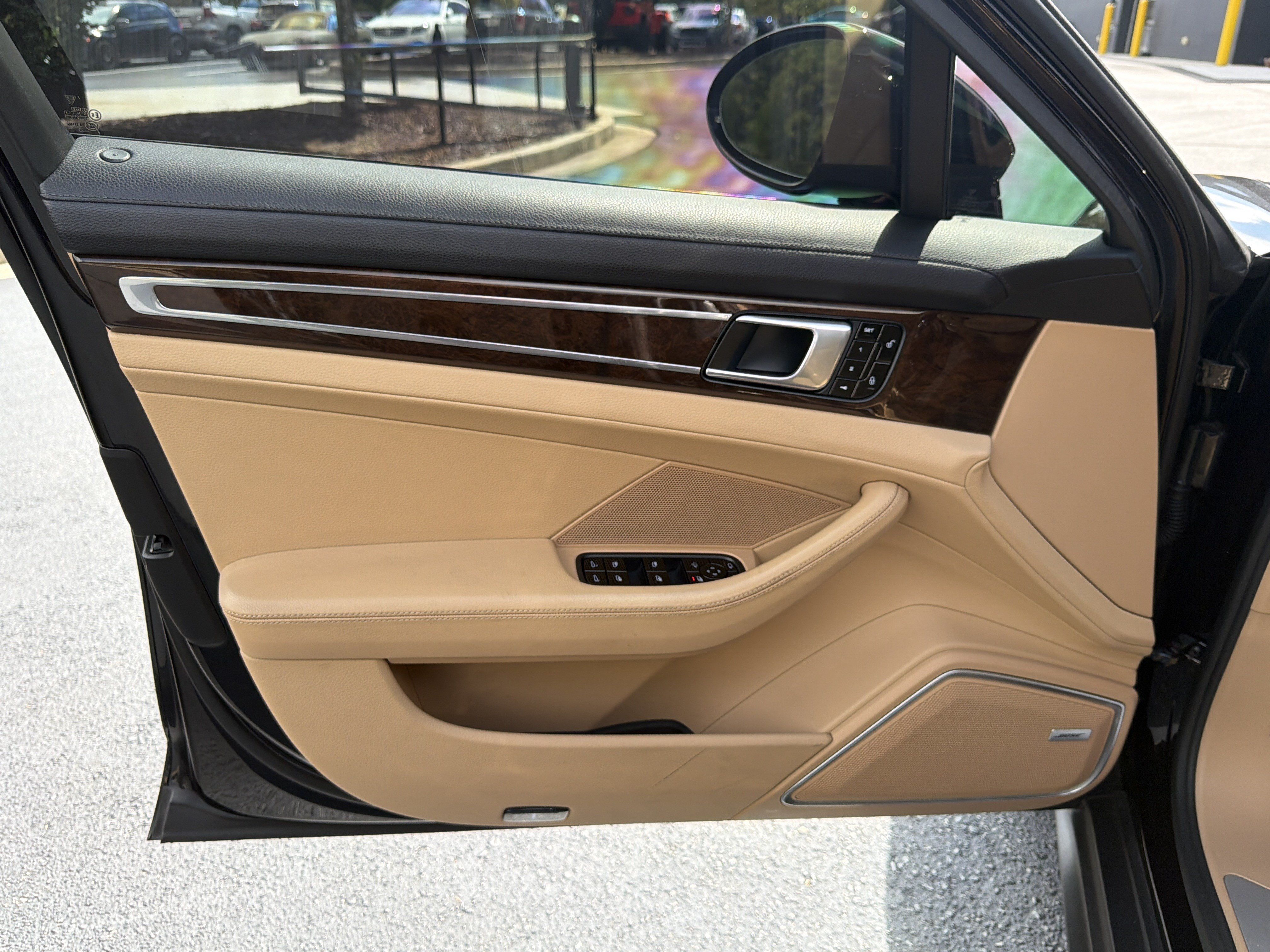 Used 2018 Porsche Panamera RWD image 16