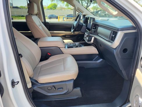 Certified 2023 Ford Expedition Max XLT image 12
