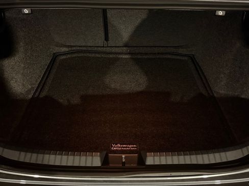 Used 2025 Volkswagen Jetta SE w/ Sunroof Package FWD image 21