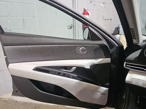 New 2026 Hyundai Elantra Limited image 27